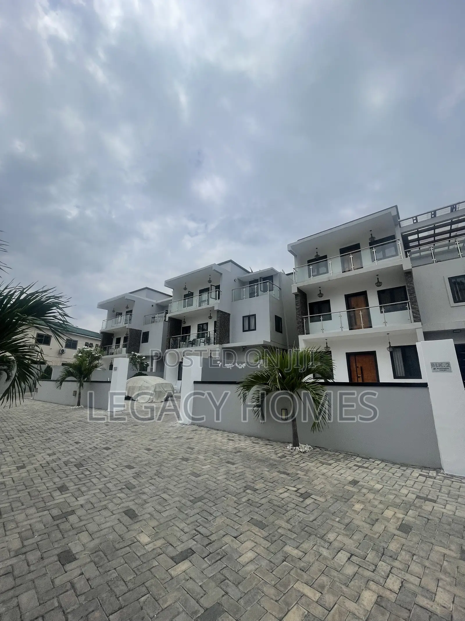 Furnished 4bdrm Townhouse / Terrace in Labone for rent