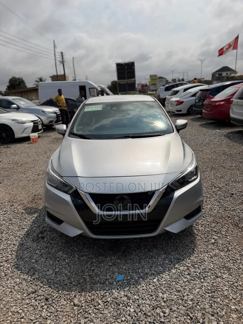 Nissan Versa 1.6 SV 2021 Gray