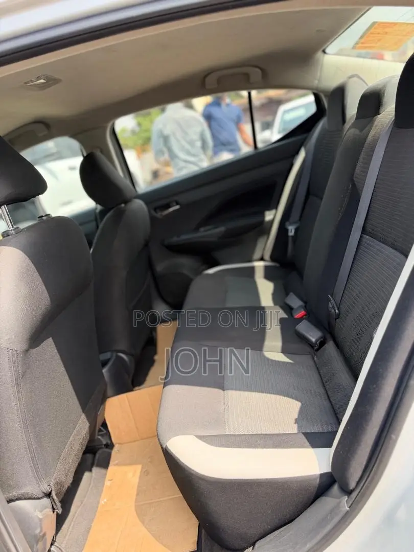 Nissan Versa 1.6 SV 2021 Gray
