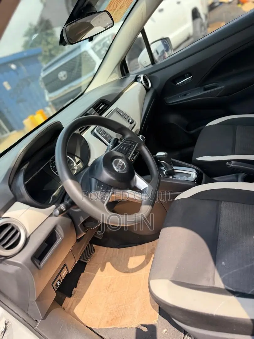 Nissan Versa 1.6 SV 2021 Gray