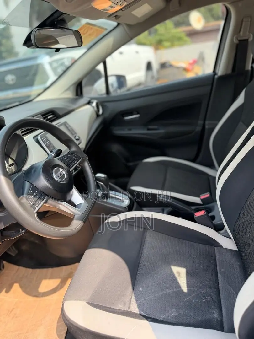 Nissan Versa 1.6 SV 2021 Gray