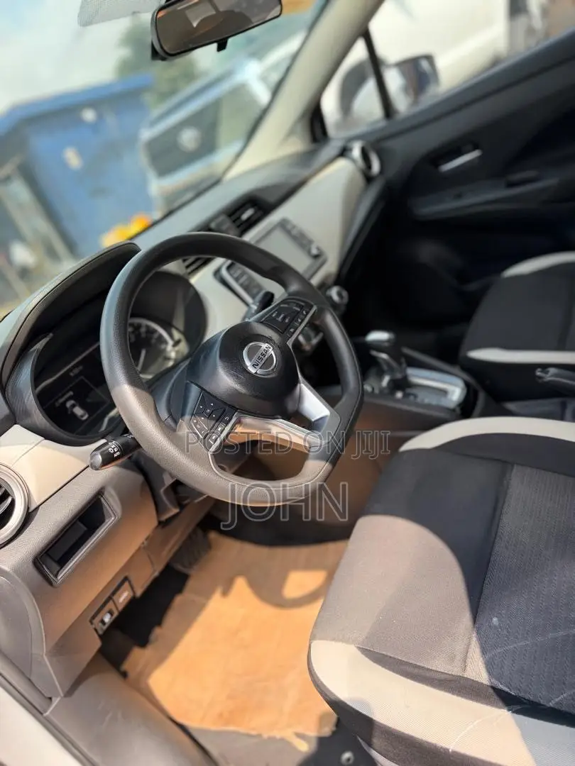 Nissan Versa 1.6 SV 2021 Gray