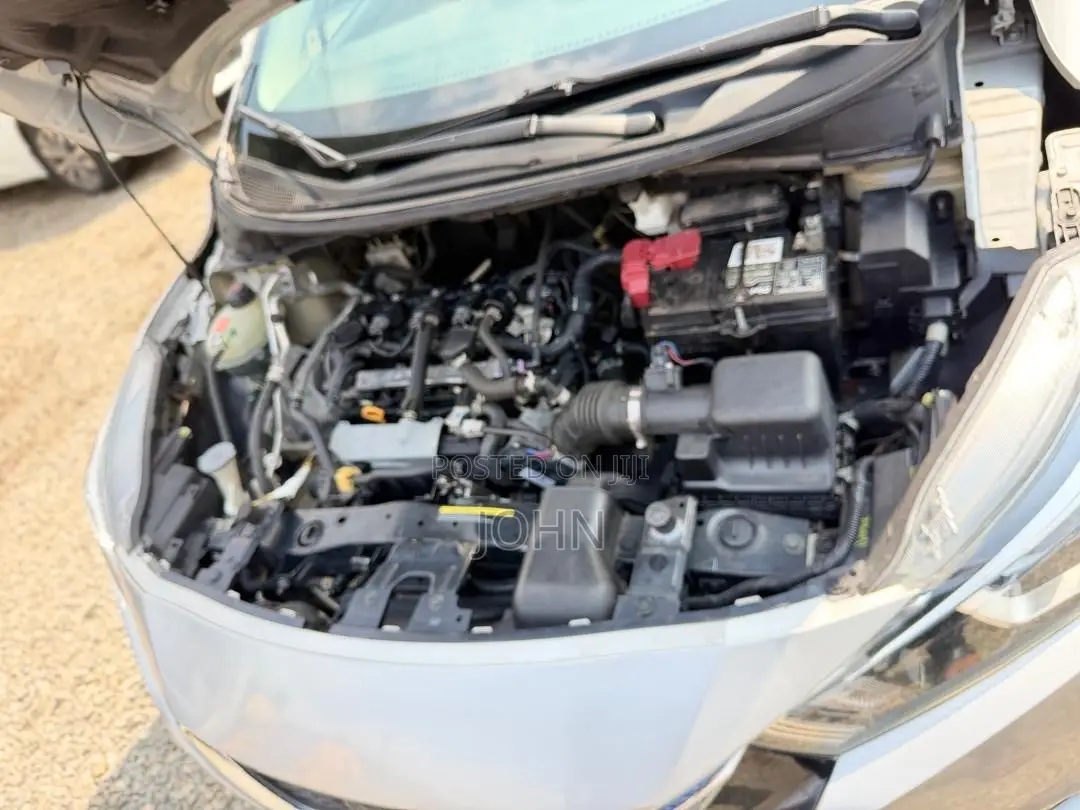 Nissan Versa 1.6 SV 2021 Gray