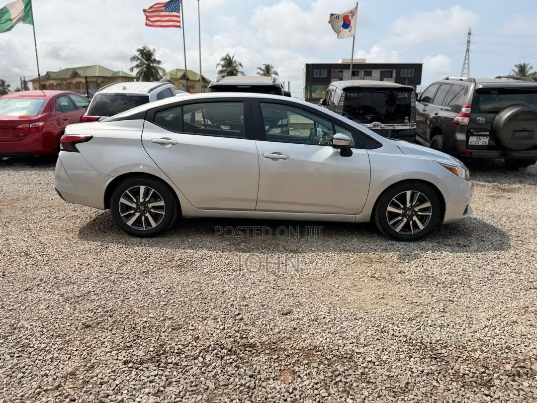 Nissan Versa 1.6 SV 2021 Gray