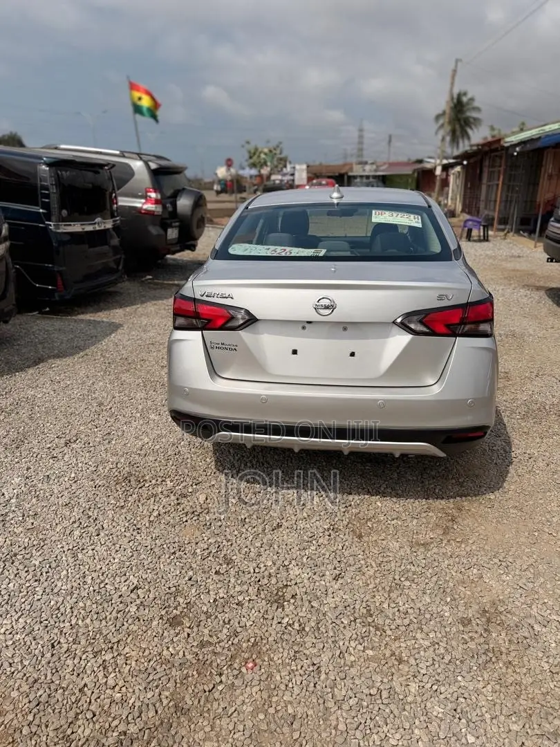Nissan Versa 1.6 SV 2021 Gray