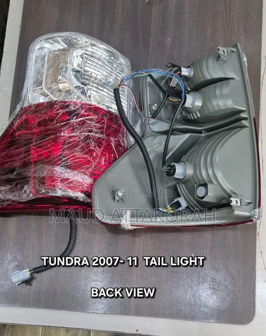 Toyota Tundra 2007-2011 Taillight