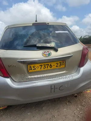 Toyota Vitz 2012 Silver