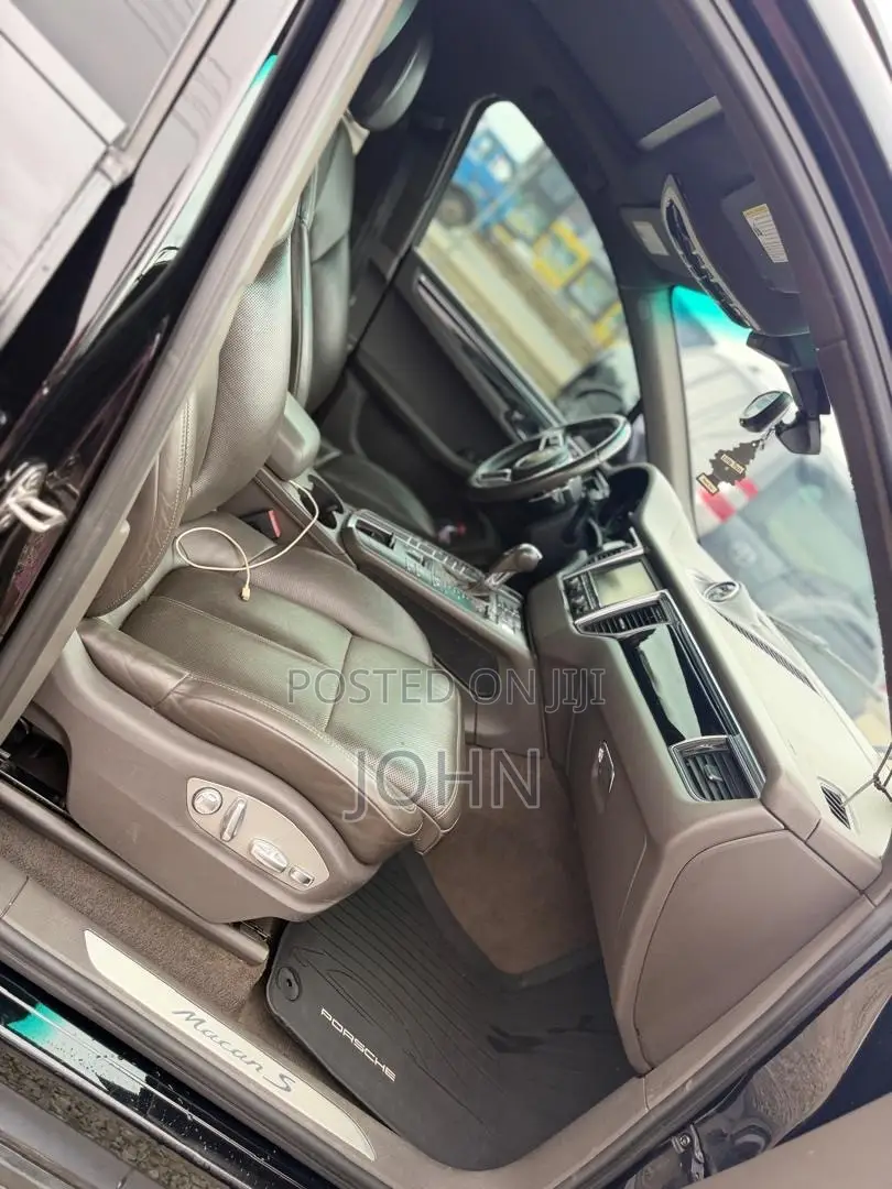 Porsche Macan Turbo 2016 Black