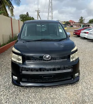 Toyota Voxy ZS 4WD 8-Seater 2013 Black