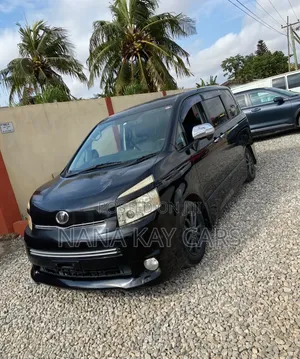Toyota Voxy ZS 4WD 8-Seater 2013 Black