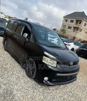 Toyota Voxy ZS 4WD 8-Seater 2013 Black
