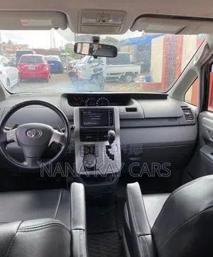 Toyota Voxy ZS 4WD 8-Seater 2013 Black