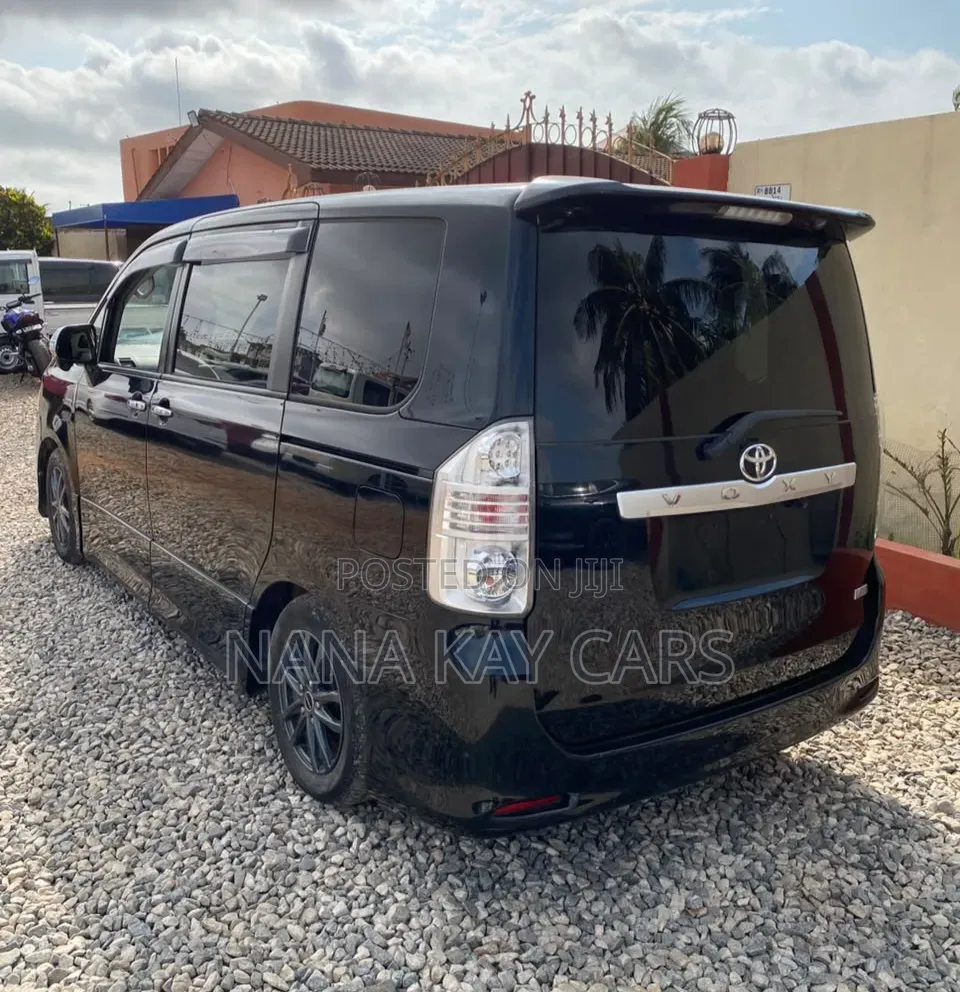 Toyota Voxy ZS 4WD 8-Seater 2013 Black