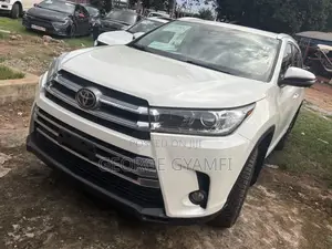 Toyota Highlander XLE 4x4 V6 (3.5L 6cyl 8A) 2018 White