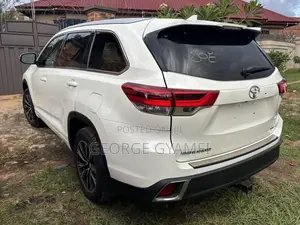 Toyota Highlander XLE 4x4 V6 (3.5L 6cyl 8A) 2018 White