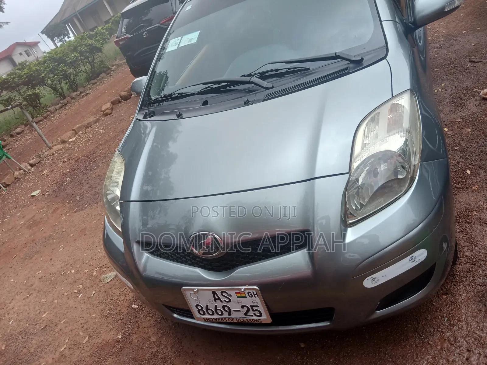 Toyota Vitz 1.3 AWD 5dr 2012 Gray