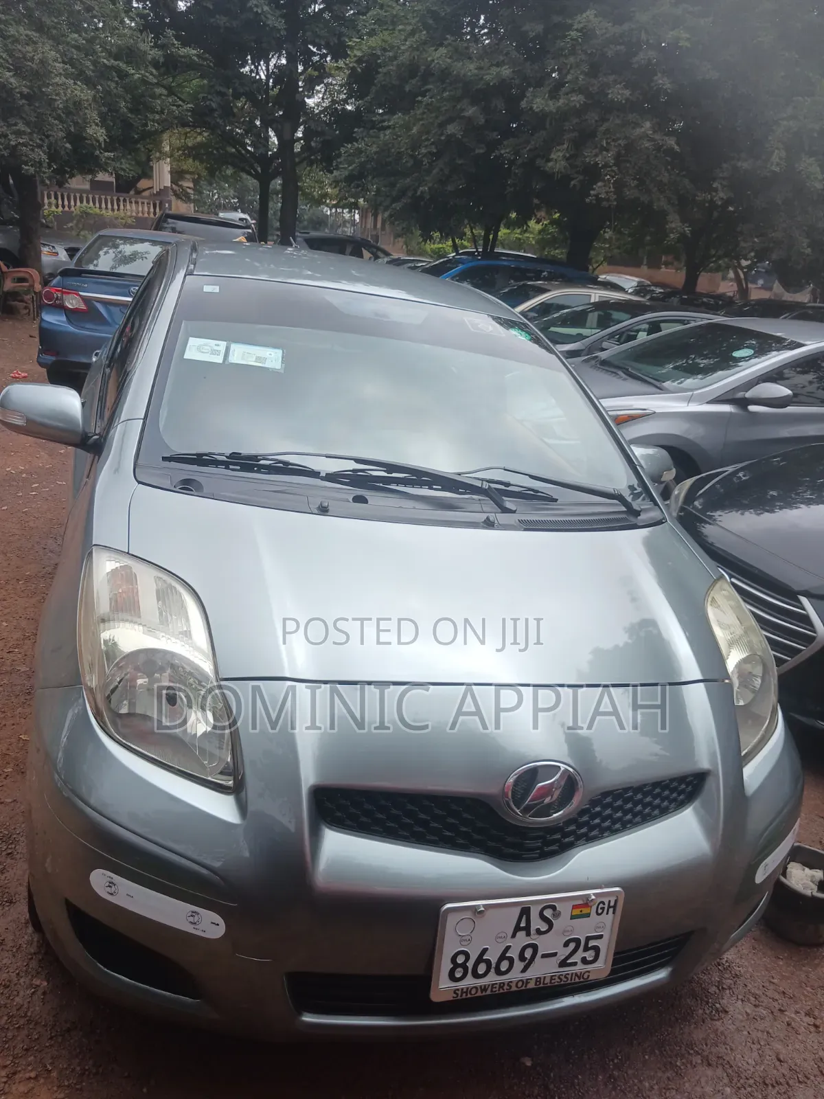Toyota Vitz 1.3 AWD 5dr 2012 Gray