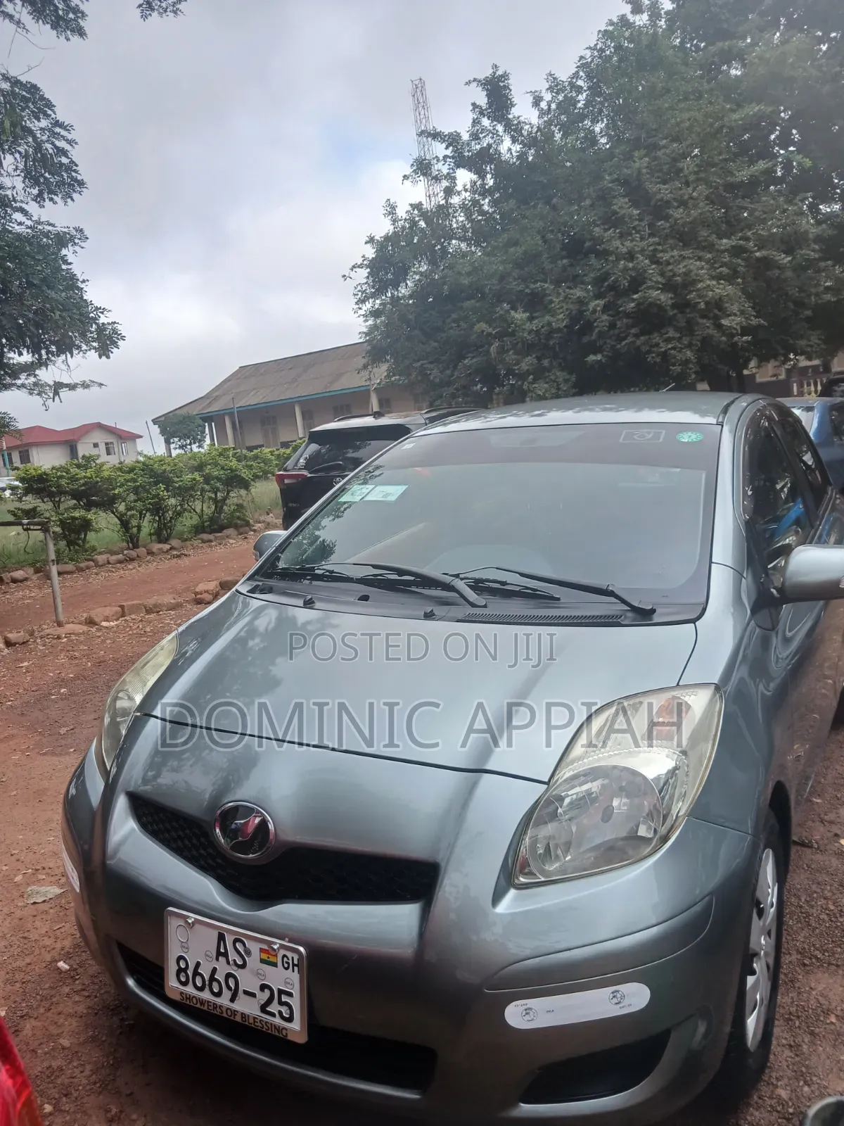 Toyota Vitz 1.3 AWD 5dr 2012 Gray