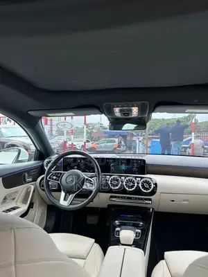 Mercedes-Benz 220 2019 White