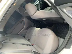 Hyundai Elantra Limited 4dr Sedan (1.8L 4cyl 6A) 2014 White