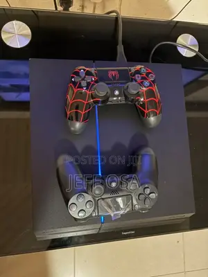 PlayStation 4 Console