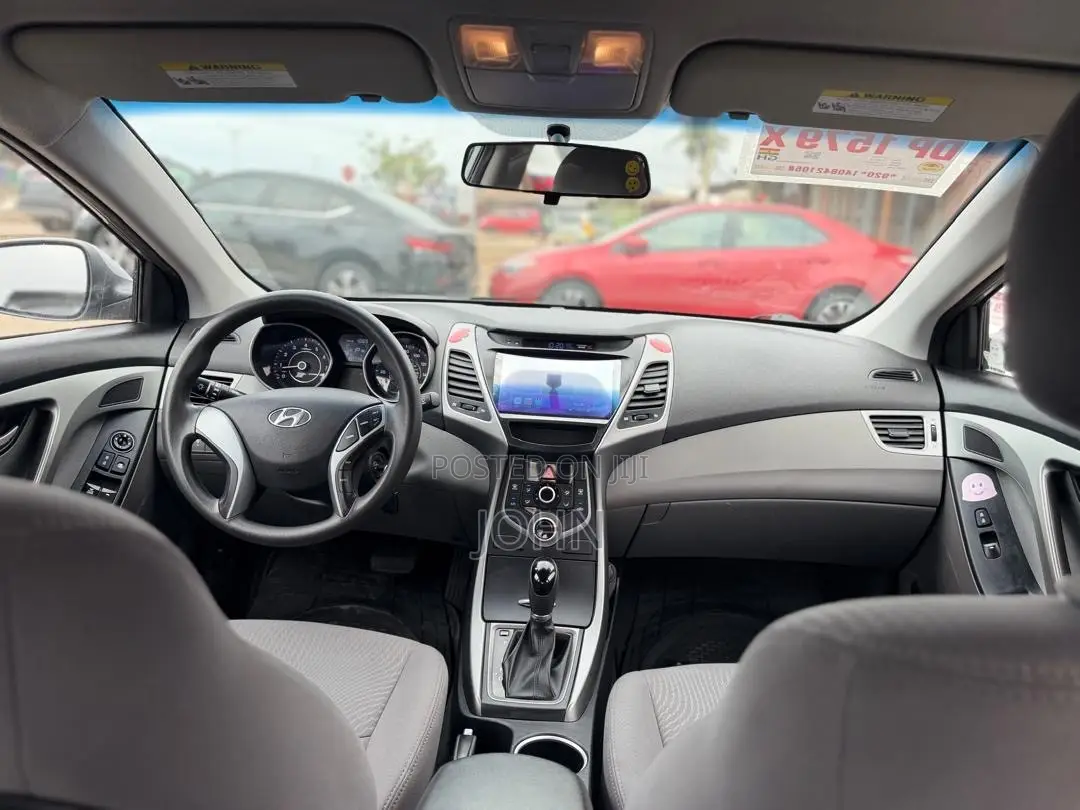 Hyundai Elantra SE Sedan FWD (1.8L 4cyl 6A) 2016 Gray