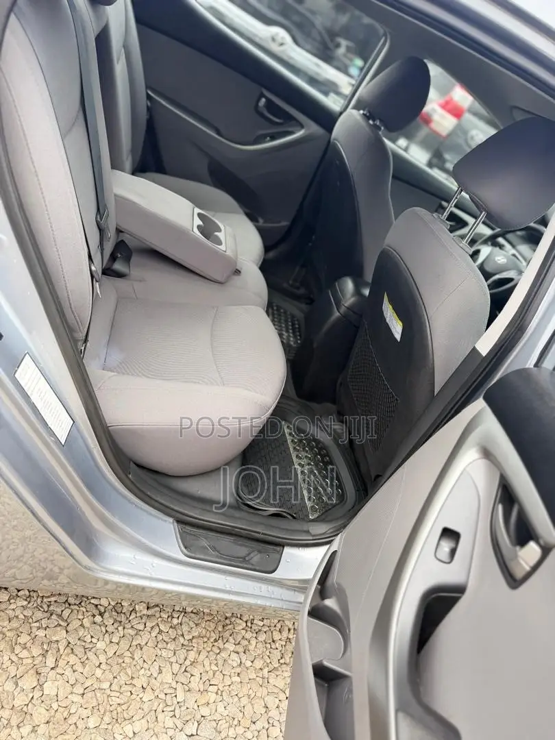 Hyundai Elantra SE Sedan FWD (1.8L 4cyl 6A) 2016 Gray