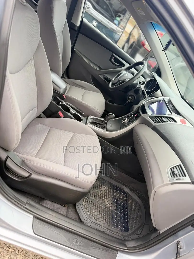 Hyundai Elantra SE Sedan FWD (1.8L 4cyl 6A) 2016 Gray