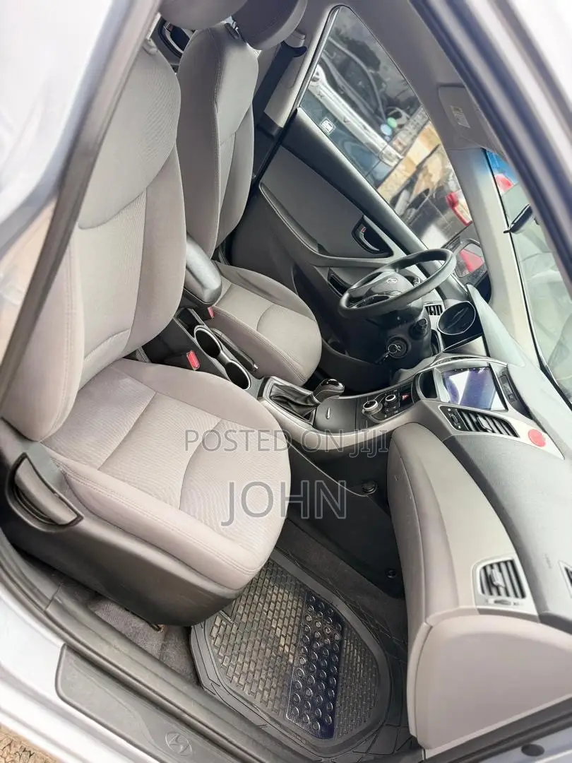 Hyundai Elantra SE Sedan FWD (1.8L 4cyl 6A) 2016 Gray