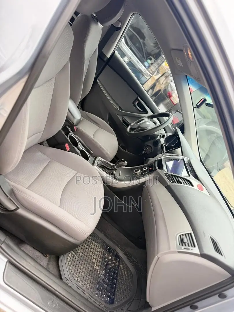Hyundai Elantra SE Sedan FWD (1.8L 4cyl 6A) 2016 Gray