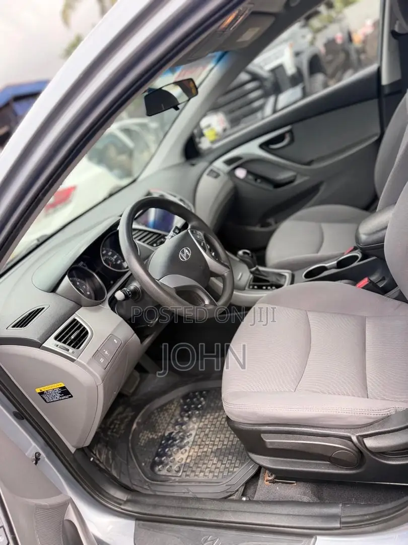 Hyundai Elantra SE Sedan FWD (1.8L 4cyl 6A) 2016 Gray