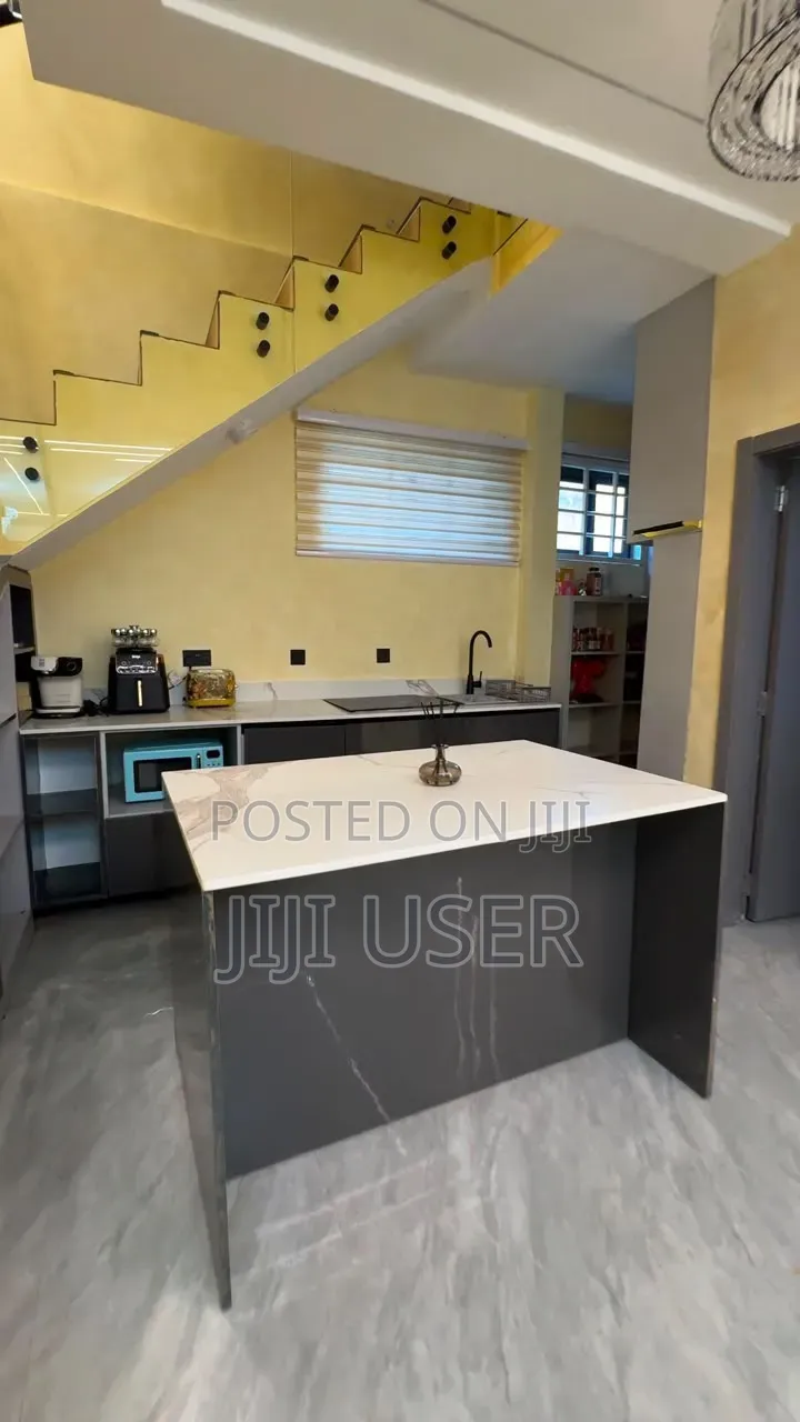 3bdrm House in Bushroad, Accra Metropolitan for sale