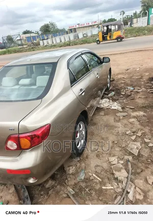 Toyota Corolla 2010 Gold