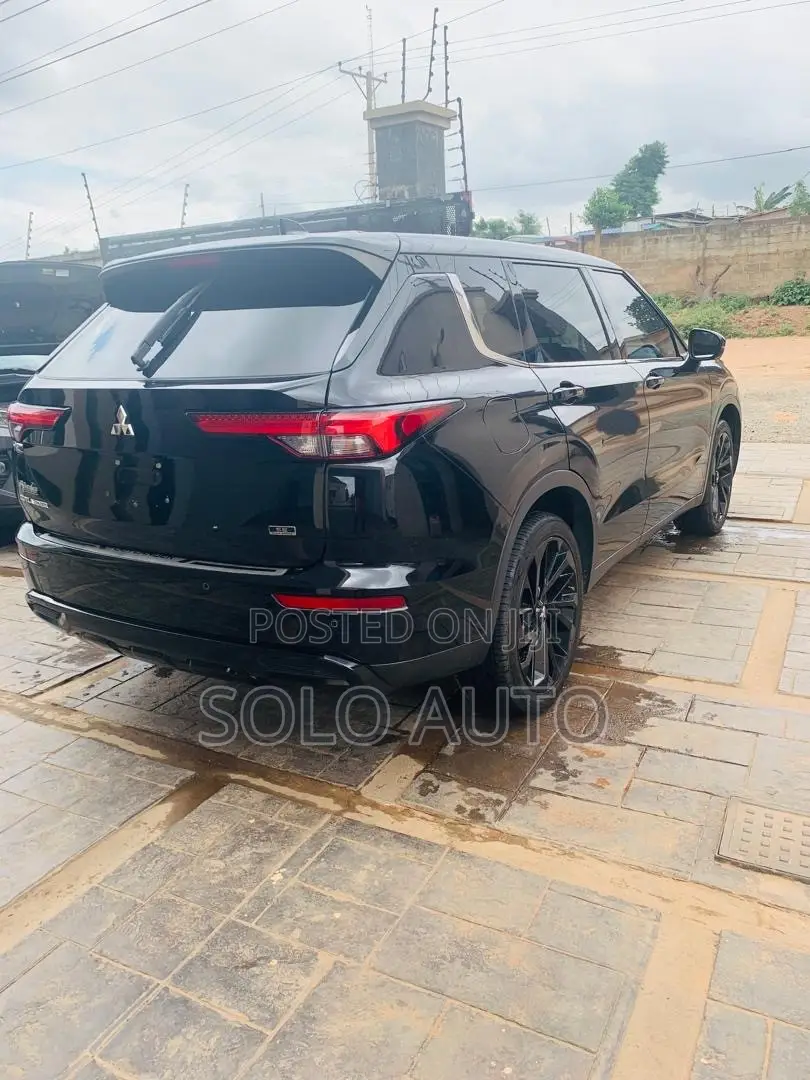 Mitsubishi Outlander SE Black Edition 2023 Black