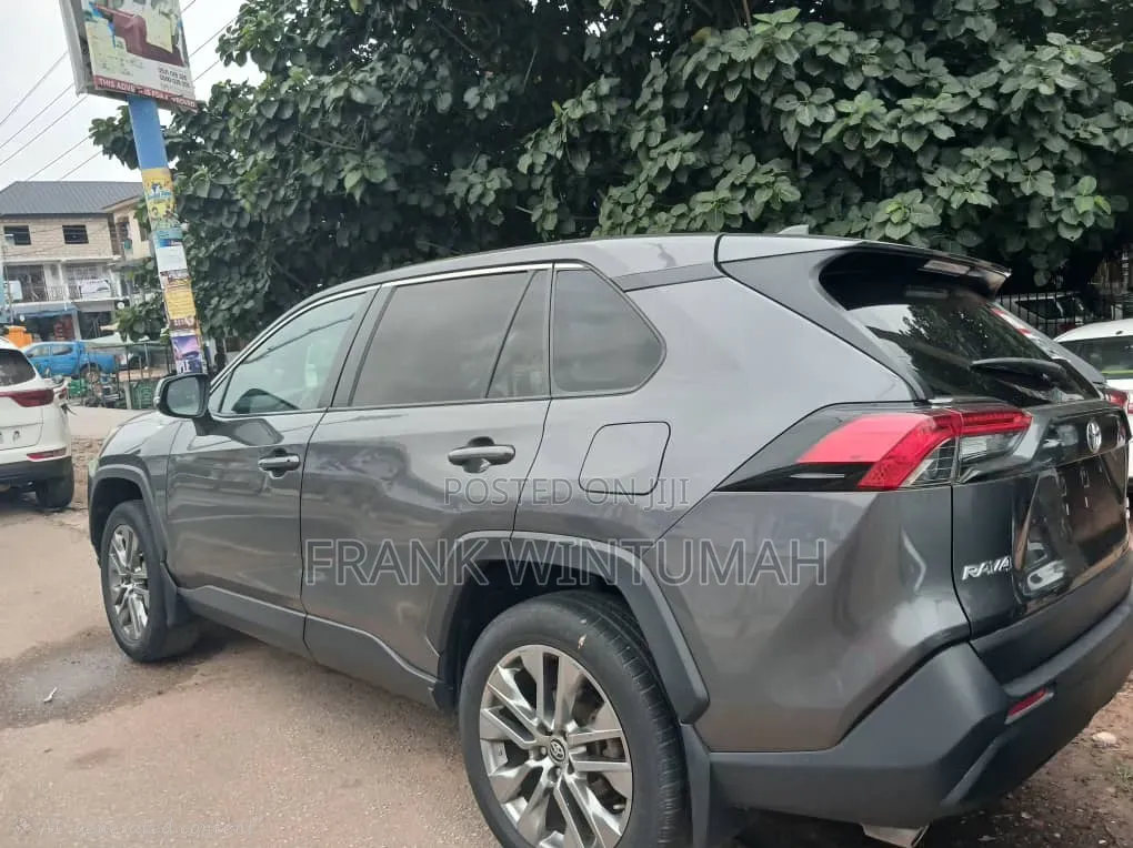 Toyota RAV4 LE 2022 Gray