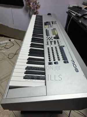 Yamaha MO8 Music Synthesizer