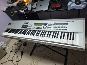 Yamaha MO8 Music Synthesizer