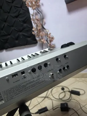 Yamaha MO8 Music Synthesizer