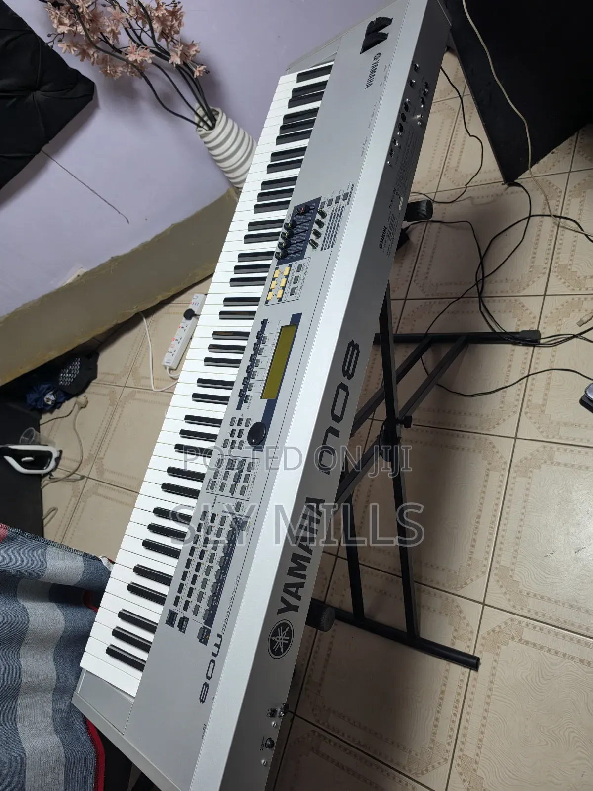 Yamaha MO8 Music Synthesizer