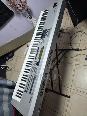 Yamaha MO8 Music Synthesizer