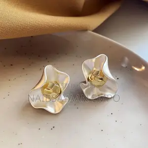 French Irregular Flower Stud Earrings