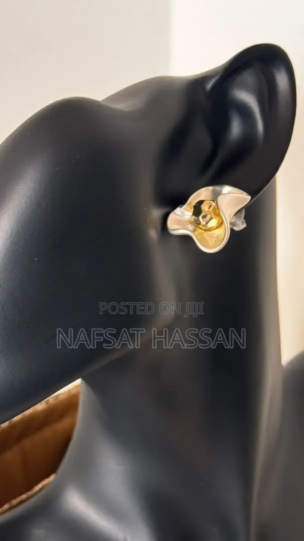 French Irregular Flower Stud Earrings