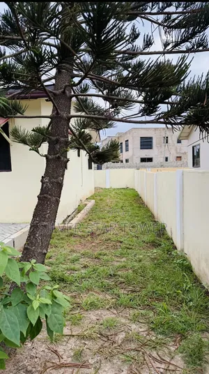 2bdrm House in Lakeside Estate for sale