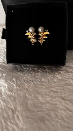 Hypoallergenic Pearl Classy Earring