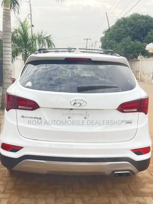 Hyundai Santa Fe 2018 White