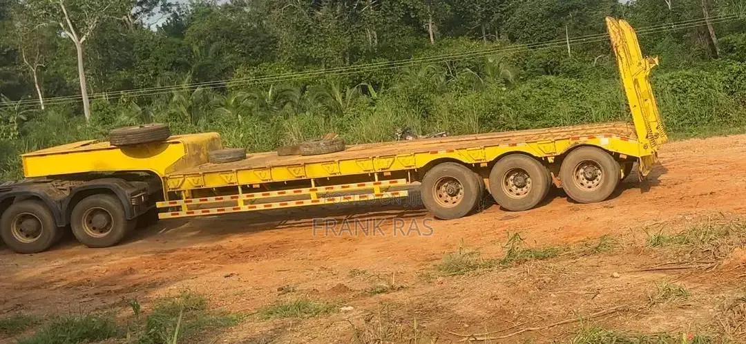 Low Bed With Trailer
