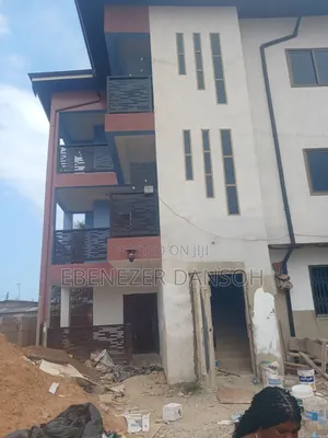 3bdrm Apartment in Kofi Annan, Ledzokuku-Krowor for rent