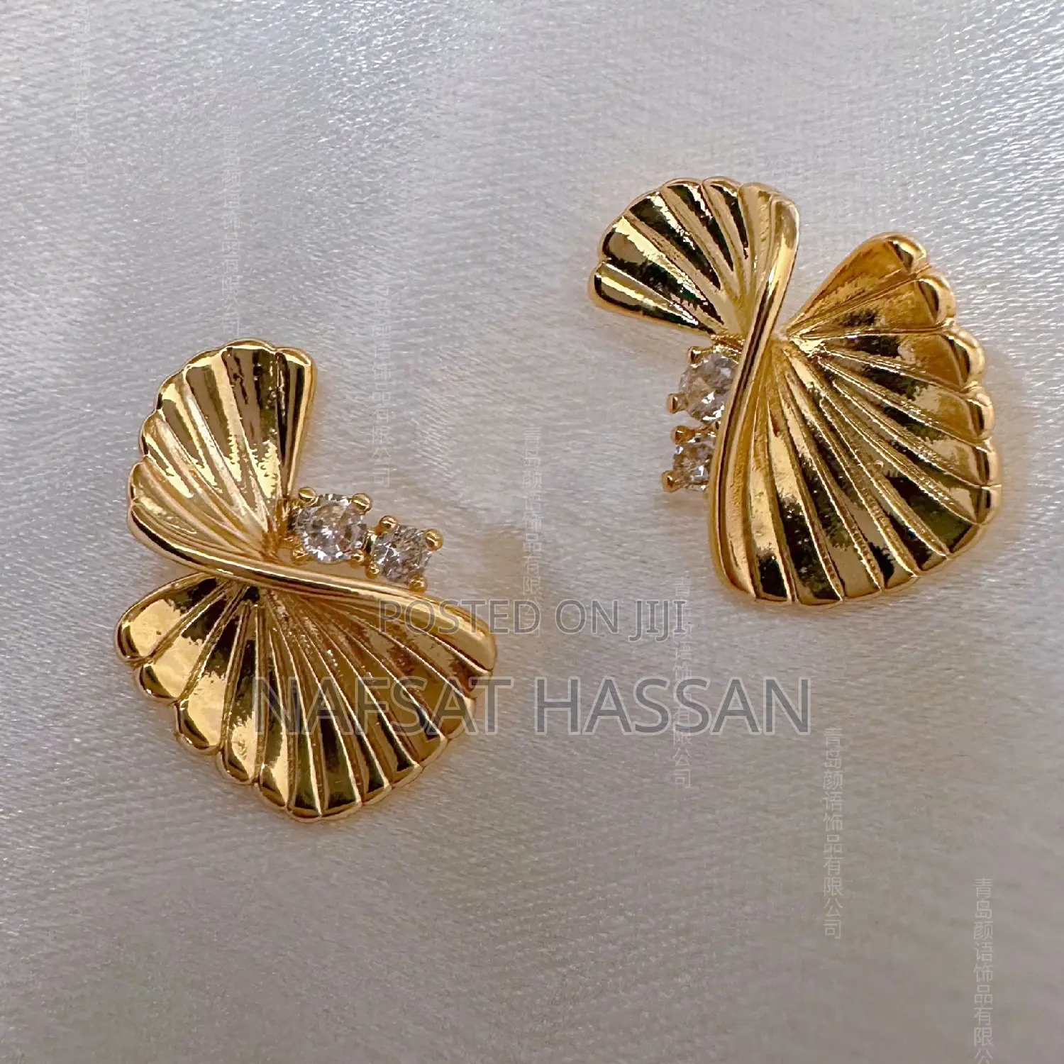 Gold Twisted Shape Pendat Earring