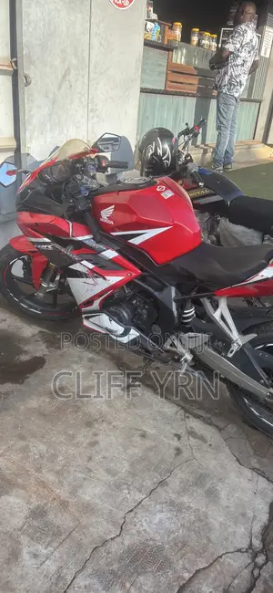 Honda CBR 2024 Red