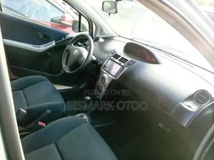 Toyota Vitz 1.3 FWD 5dr 2010 Gray